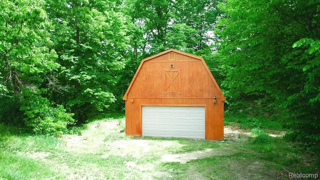 1050 Teggerdine Road White Lake Charter Township MI 48386
