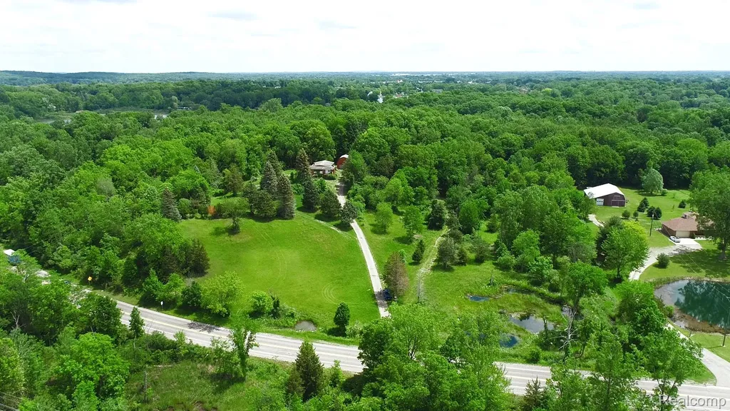 1050 Teggerdine Road White Lake Charter Township MI 48386