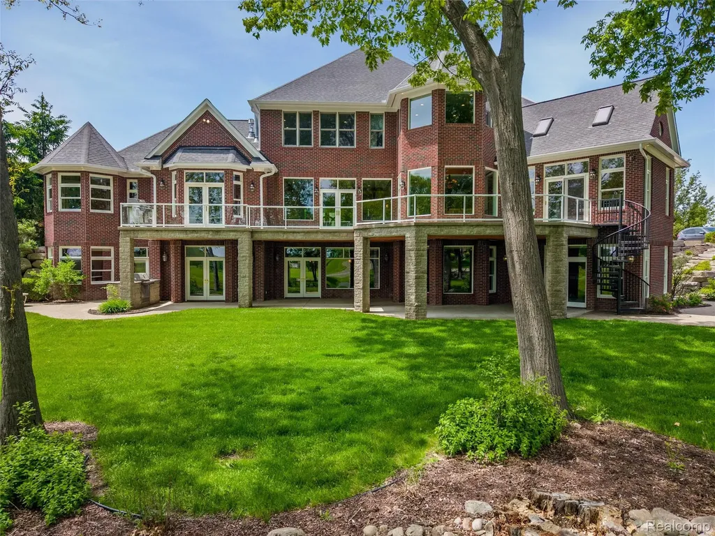 7432 Foxburg Court Independence Charter Township MI 48348