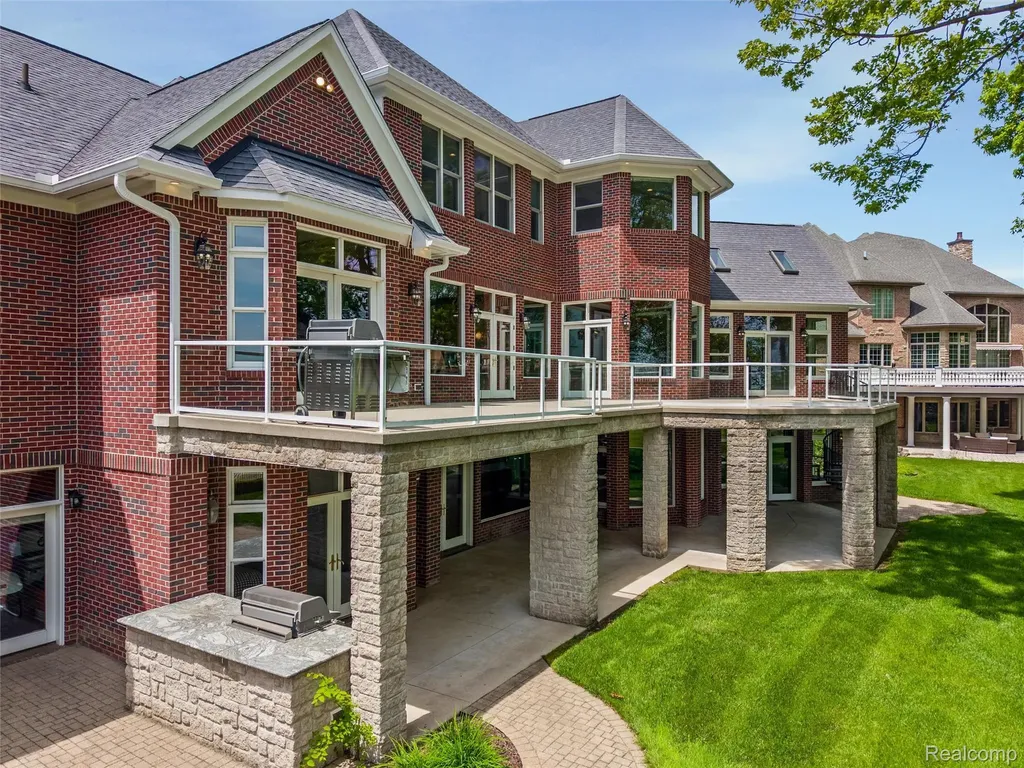 7432 Foxburg Court Independence Charter Township MI 48348