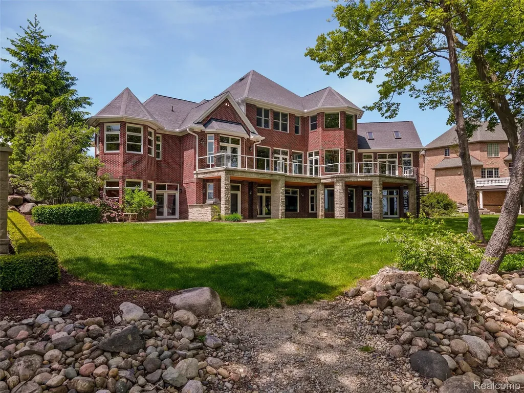 7432 Foxburg Court Independence Charter Township MI 48348