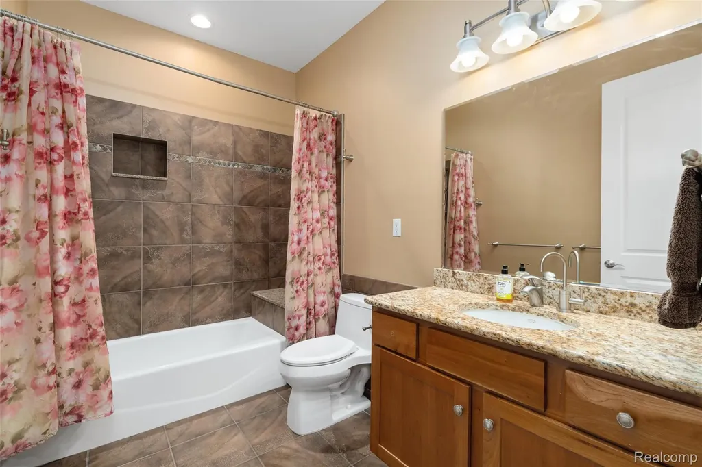 7432 Foxburg Court Independence Charter Township MI 48348