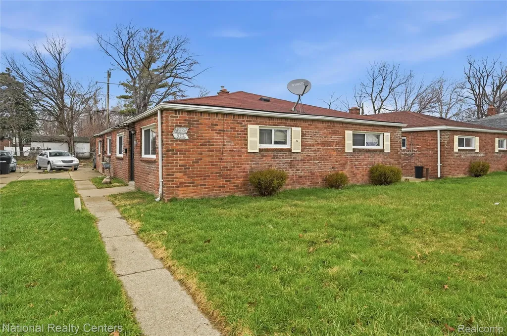 15310 W Chicago Detroit City MI 48228