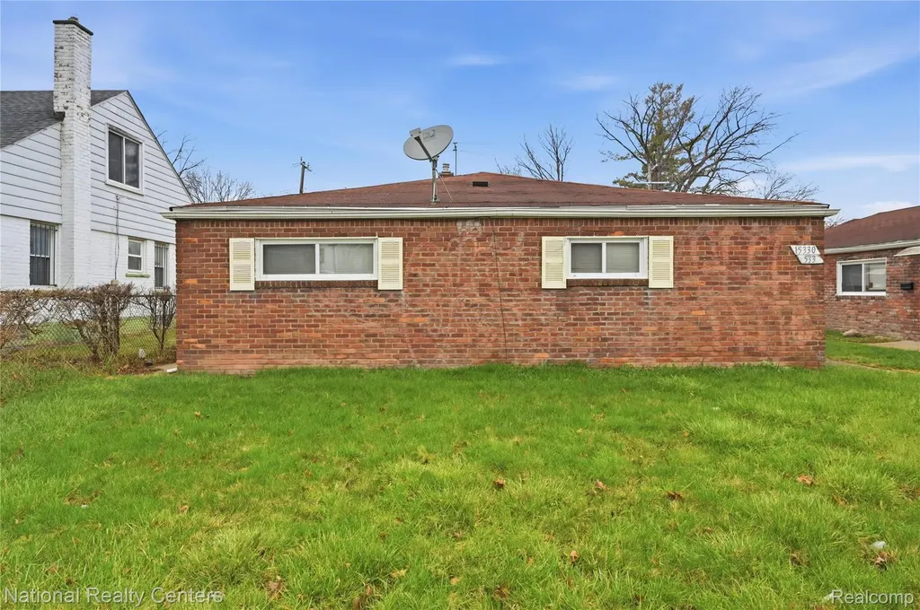 15310 W Chicago Detroit City MI 48228