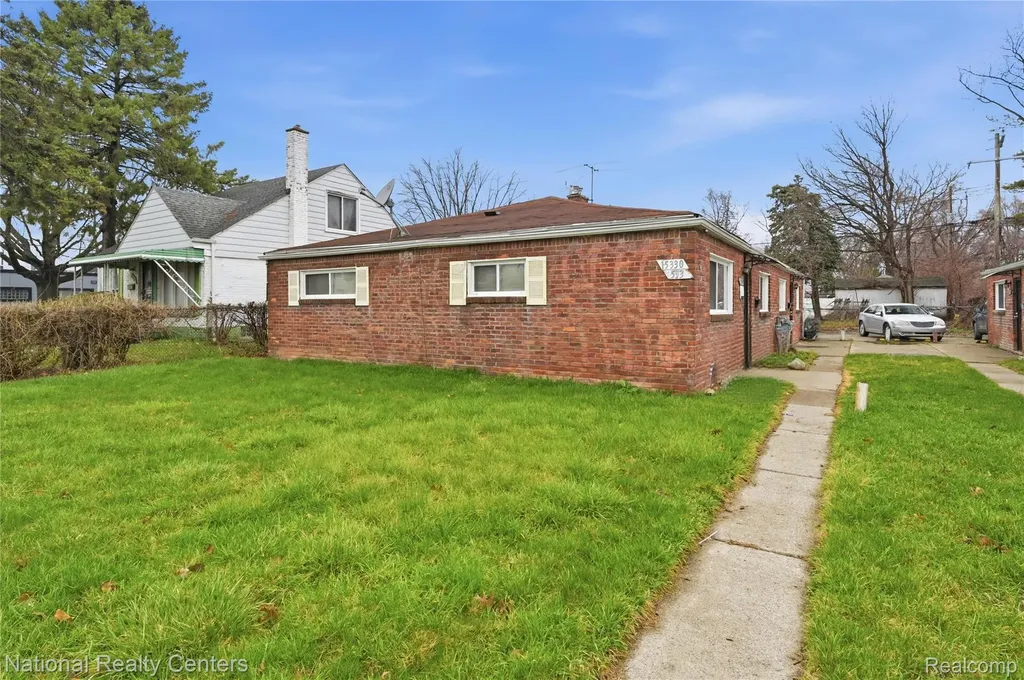 15310 W Chicago Detroit City MI 48228