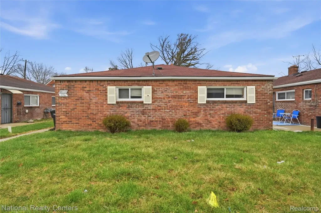 15310 W Chicago Detroit City MI 48228