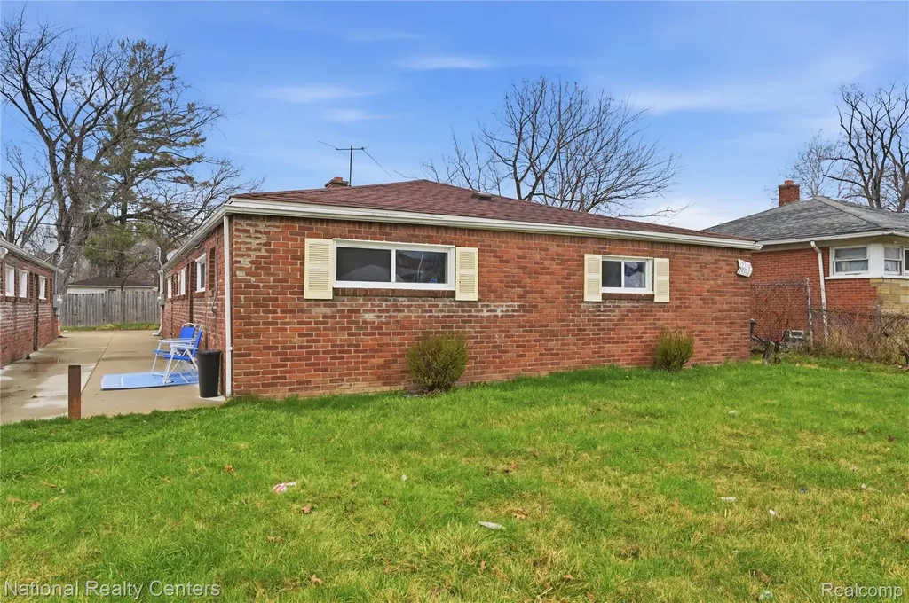 15310 W Chicago Detroit City MI 48228