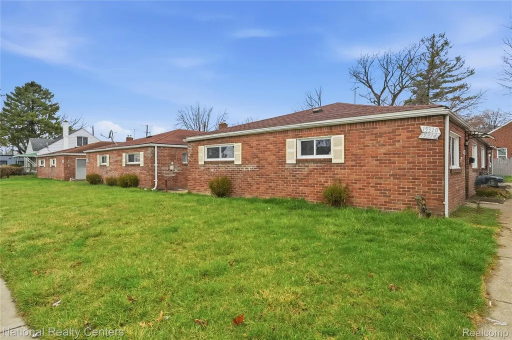 15310 W Chicago Detroit City MI 48228