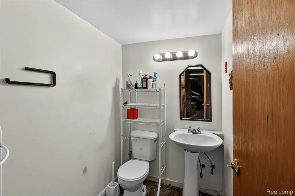 18676 Syracuse Street Detroit City MI 48234