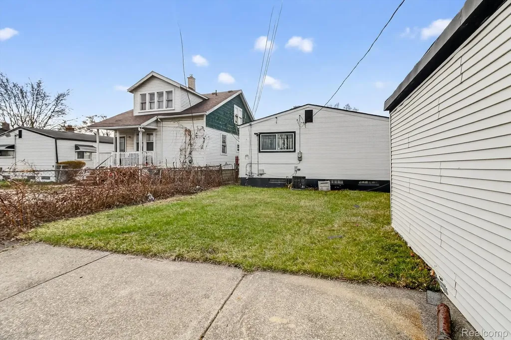 18676 Syracuse Street Detroit City MI 48234