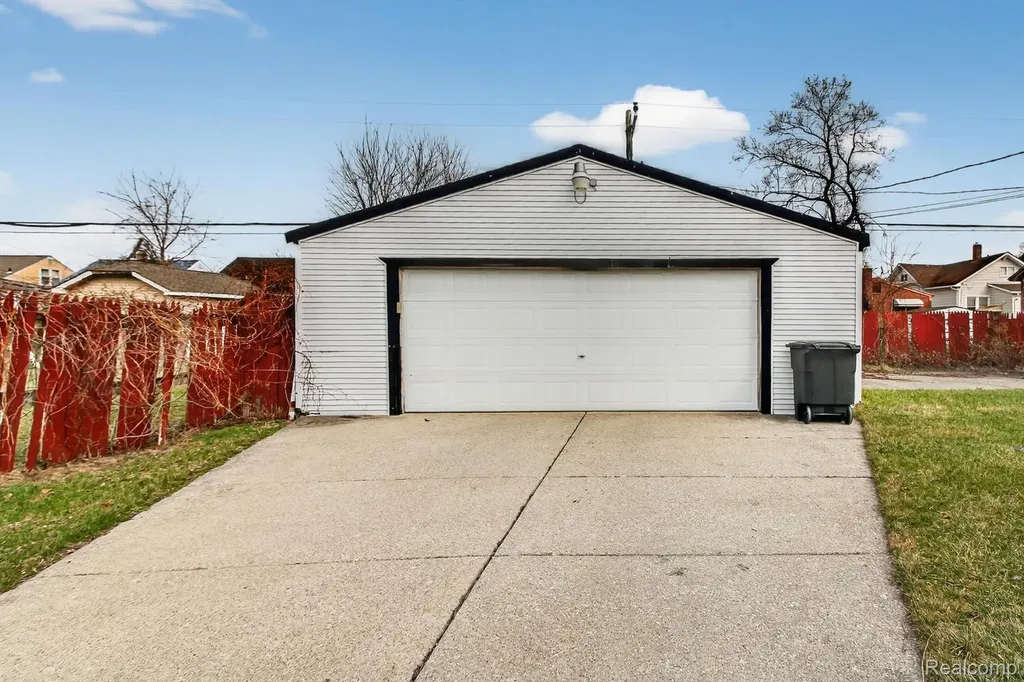 18676 Syracuse Street Detroit City MI 48234