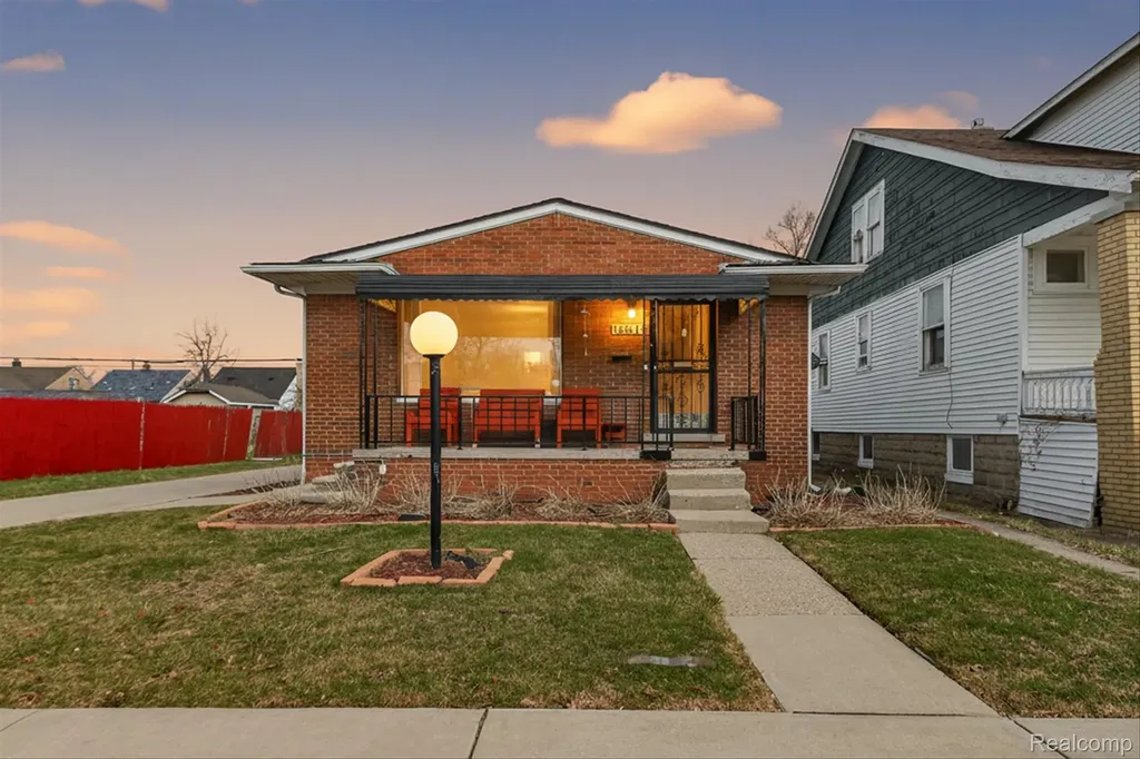 18676 Syracuse Street Detroit City MI 48234