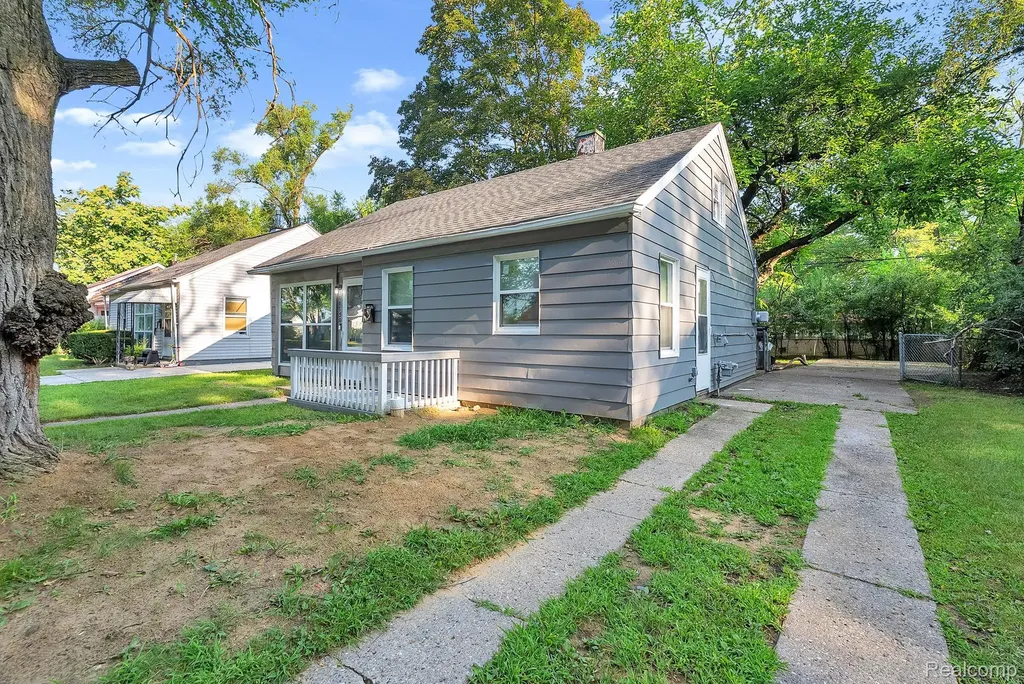 10750 Albany St Street Oak Park City MI 48237