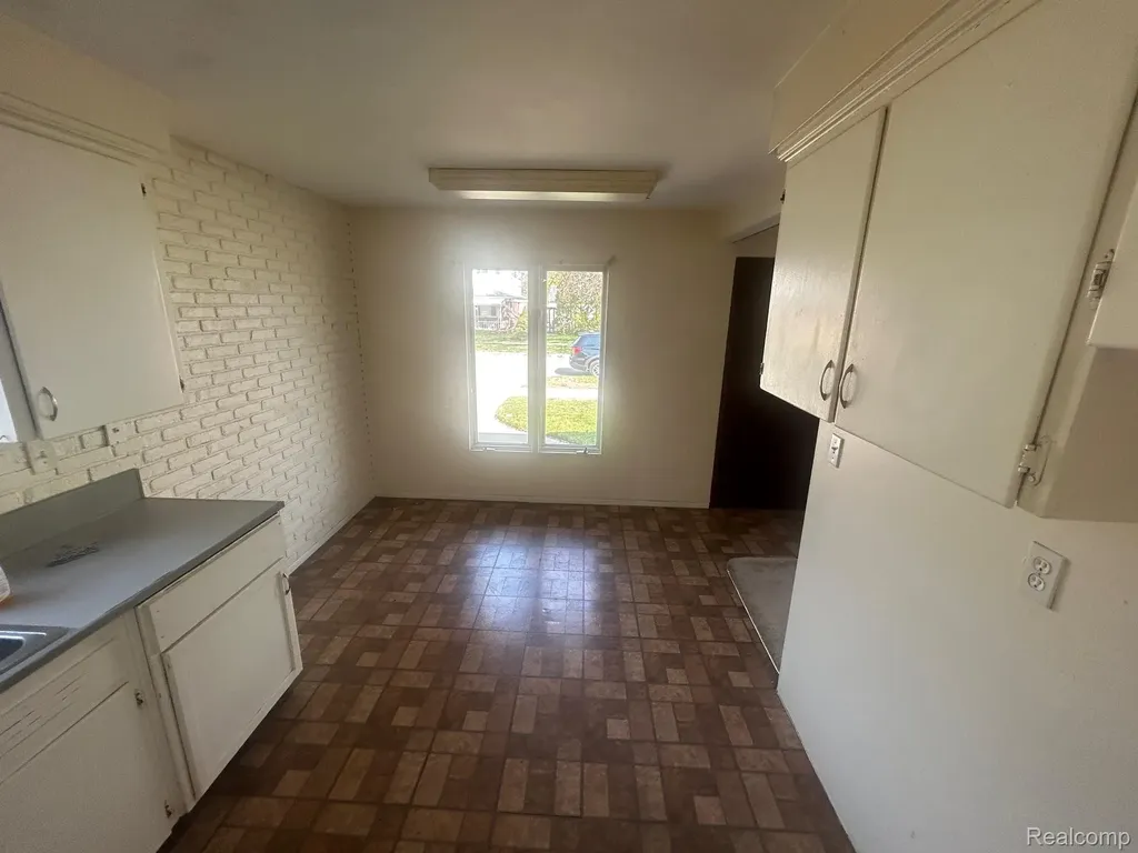 25651 Mcdonald Street Dearborn Heights City MI 48125