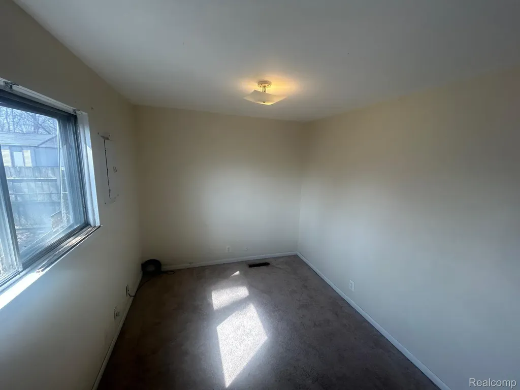 25651 Mcdonald Street Dearborn Heights City MI 48125