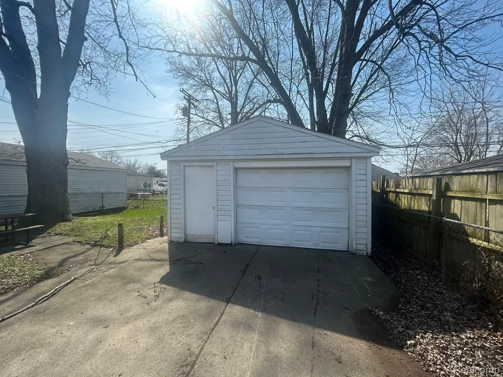 25651 Mcdonald Street Dearborn Heights City MI 48125