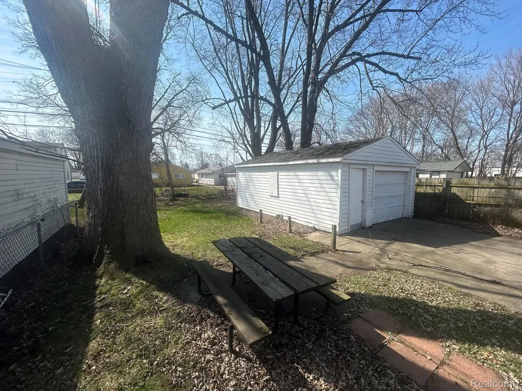 25651 Mcdonald Street Dearborn Heights City MI 48125