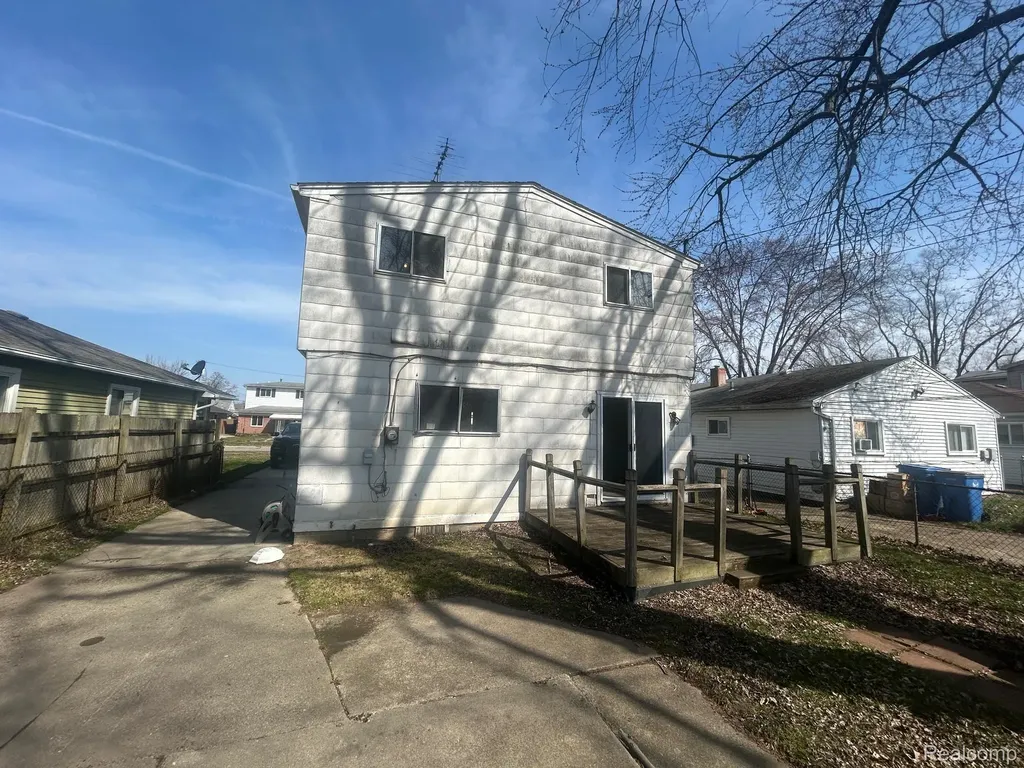 25651 Mcdonald Street Dearborn Heights City MI 48125