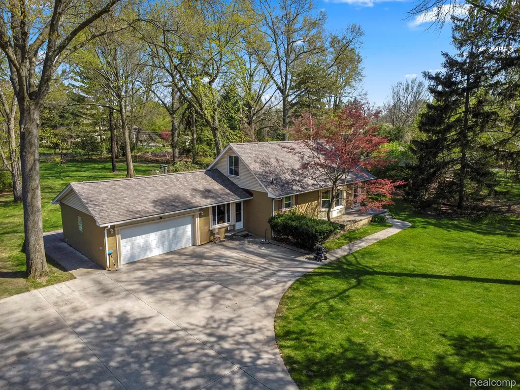 214 N Evangeline Street Dearborn Heights City MI 48127