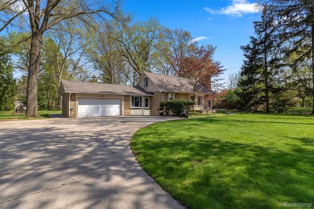 214 N Evangeline Street Dearborn Heights City MI 48127