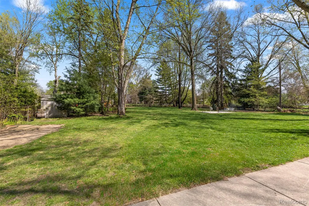 214 N Evangeline Street Dearborn Heights City MI 48127