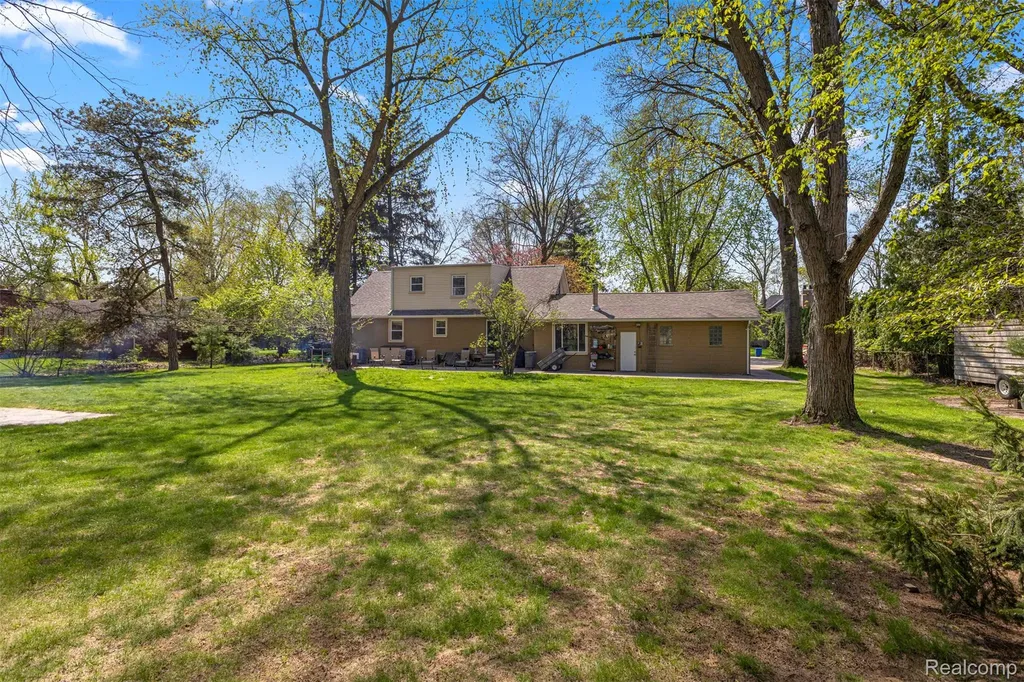 214 N Evangeline Street Dearborn Heights City MI 48127