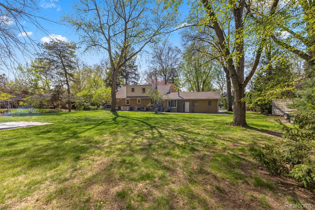 214 N Evangeline Street Dearborn Heights City MI 48127
