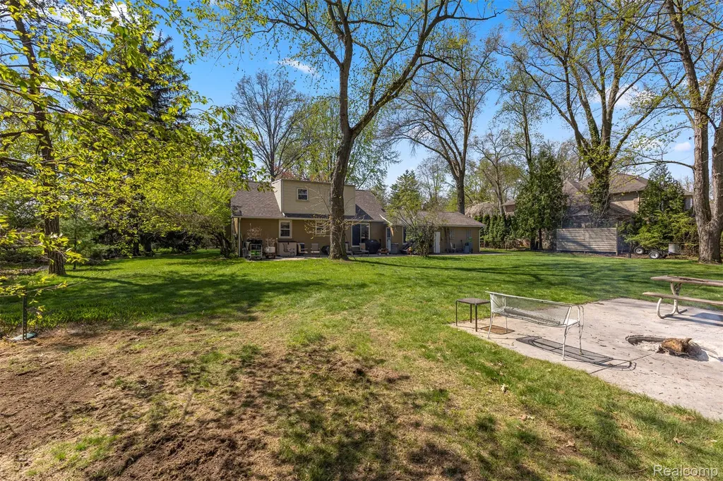 214 N Evangeline Street Dearborn Heights City MI 48127