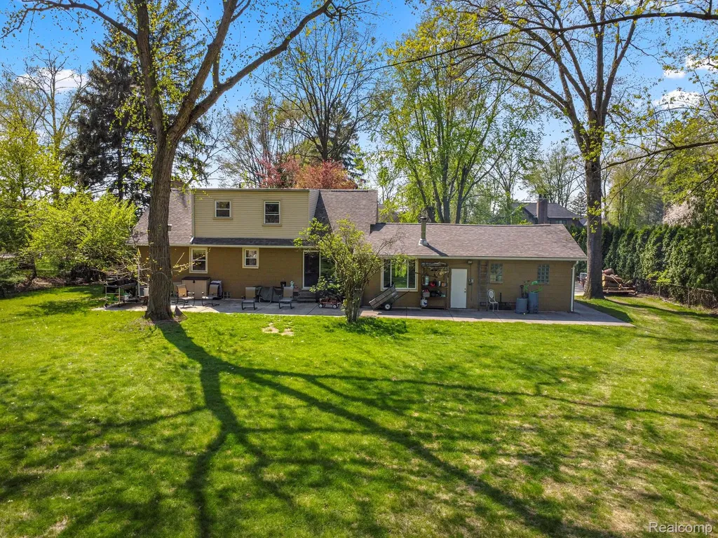 214 N Evangeline Street Dearborn Heights City MI 48127