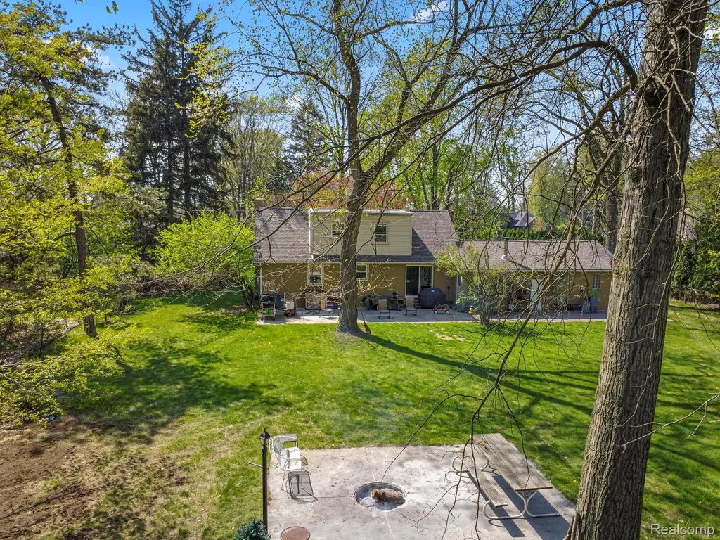 214 N Evangeline Street Dearborn Heights City MI 48127