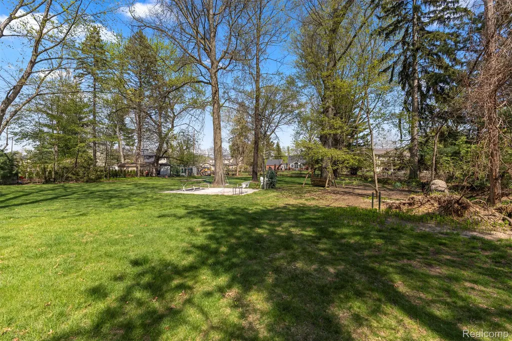 214 N Evangeline Street Dearborn Heights City MI 48127