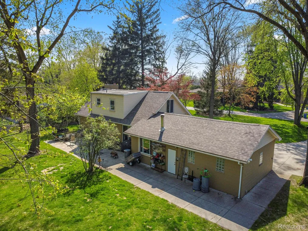 214 N Evangeline Street Dearborn Heights City MI 48127