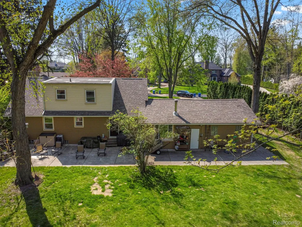 214 N Evangeline Street Dearborn Heights City MI 48127