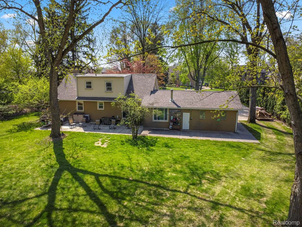 214 N Evangeline Street Dearborn Heights City MI 48127