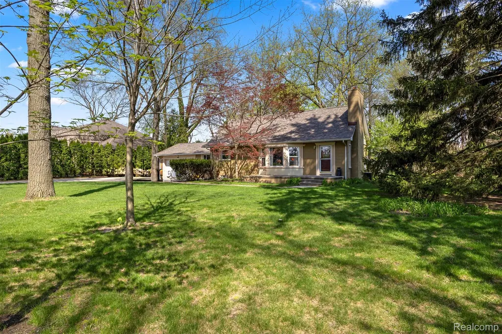 214 N Evangeline Street Dearborn Heights City MI 48127