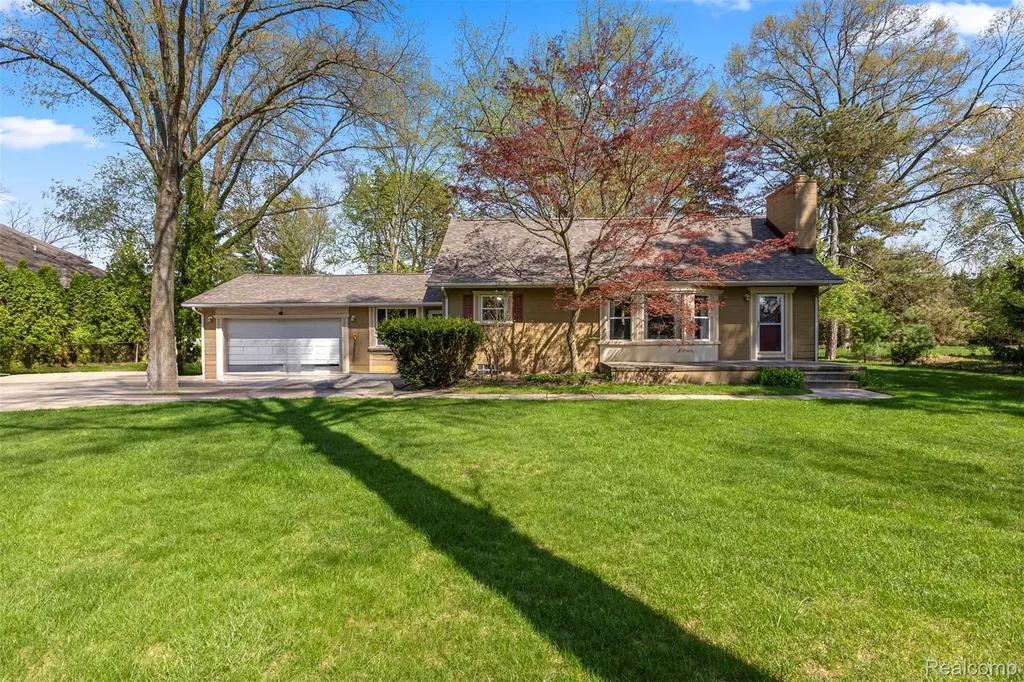 214 N Evangeline Street Dearborn Heights City MI 48127