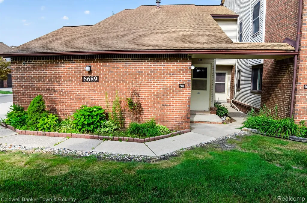 6689 Ridgefield Circle West Bloomfield Charter Township MI 48322