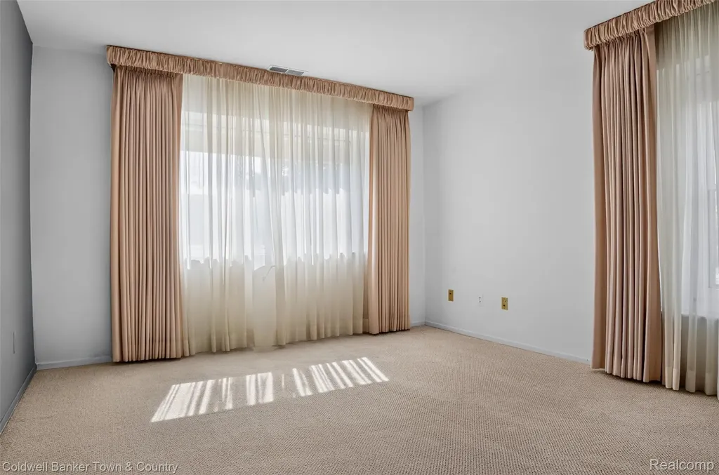 6689 Ridgefield Circle West Bloomfield Charter Township MI 48322