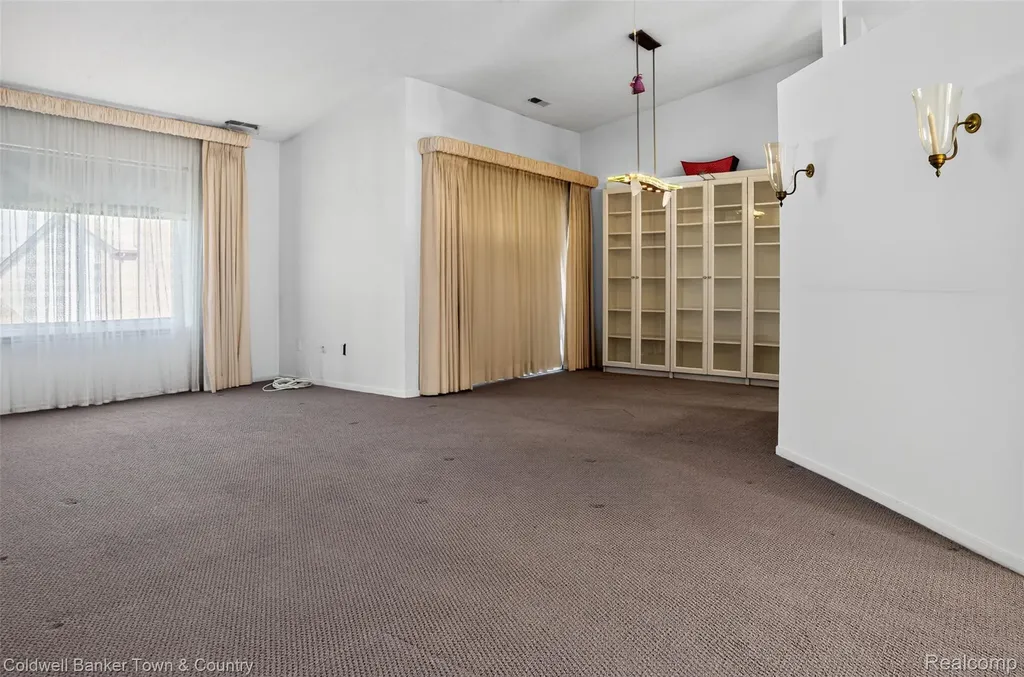 6689 Ridgefield Circle West Bloomfield Charter Township MI 48322
