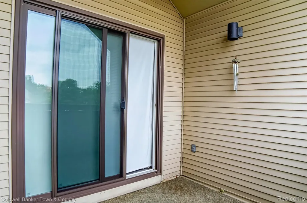 6689 Ridgefield Circle West Bloomfield Charter Township MI 48322