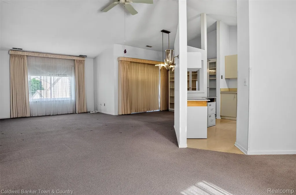 6689 Ridgefield Circle West Bloomfield Charter Township MI 48322