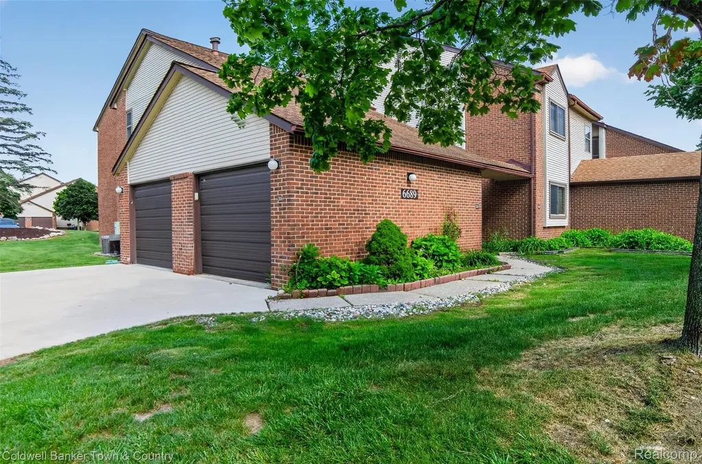 6689 Ridgefield Circle West Bloomfield Charter Township MI 48322