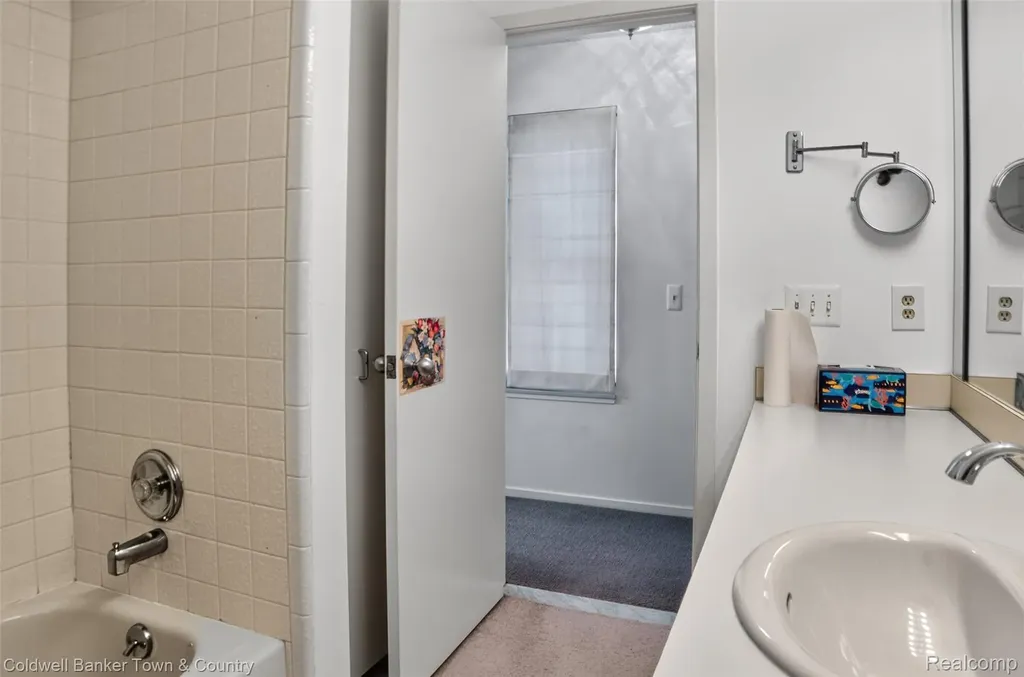 6689 Ridgefield Circle West Bloomfield Charter Township MI 48322