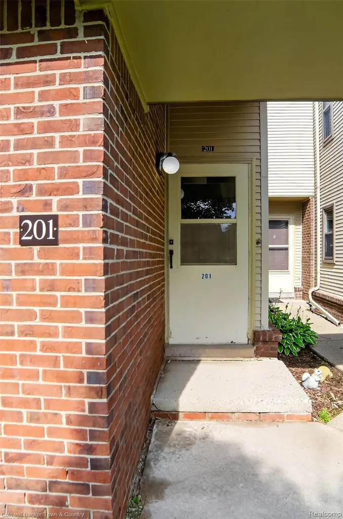 6689 Ridgefield Circle West Bloomfield Charter Township MI 48322