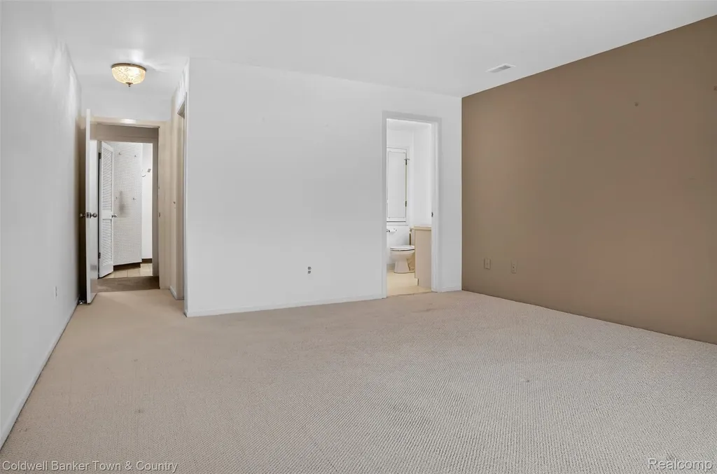 6689 Ridgefield Circle West Bloomfield Charter Township MI 48322