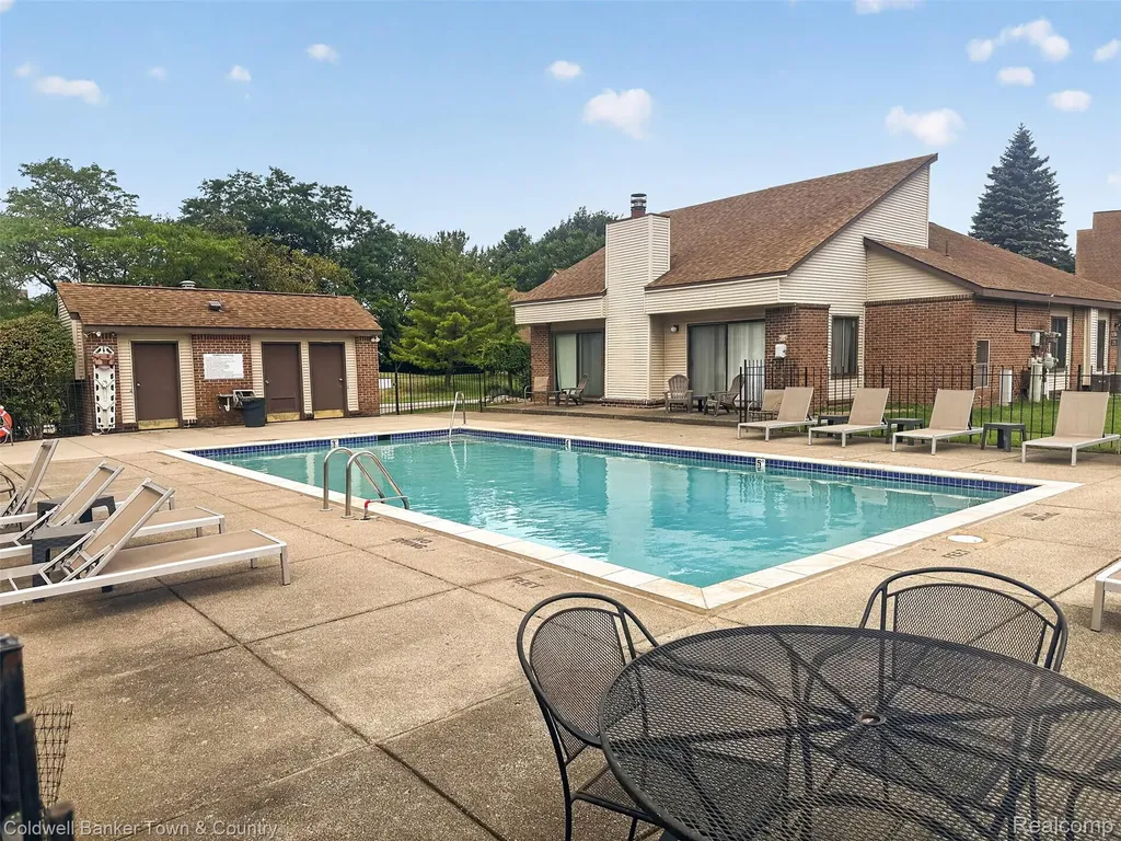 6689 Ridgefield Circle West Bloomfield Charter Township MI 48322