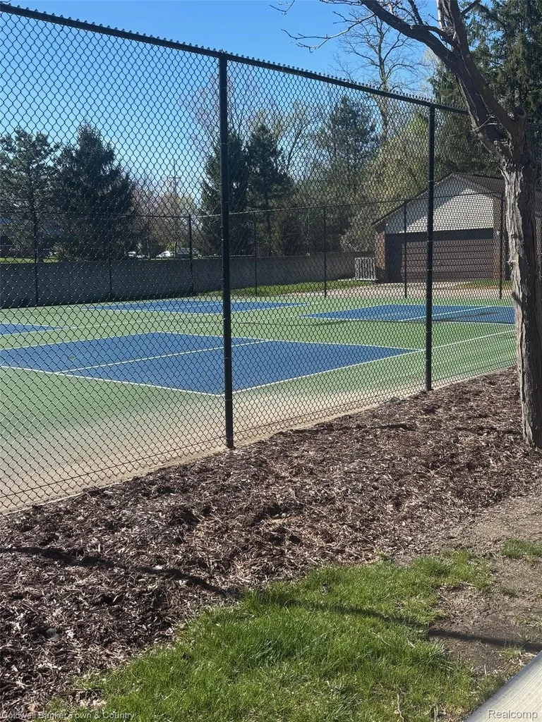 6689 Ridgefield Circle West Bloomfield Charter Township MI 48322
