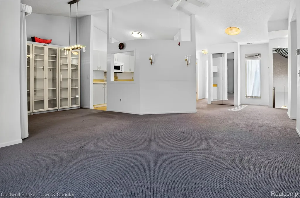 6689 Ridgefield Circle West Bloomfield Charter Township MI 48322