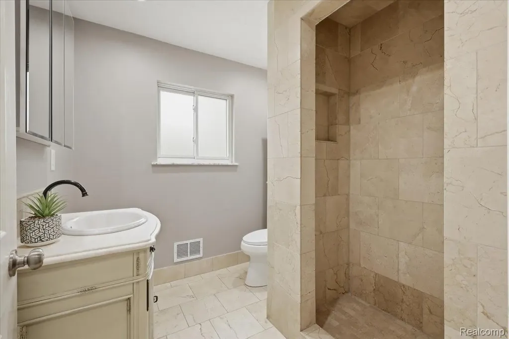 2735 N Williams Lake Road Waterford Charter Township MI 48329