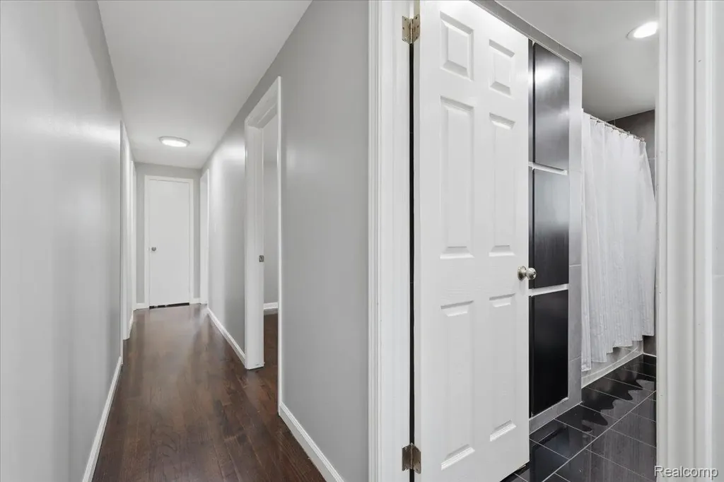 2735 N Williams Lake Road Waterford Charter Township MI 48329